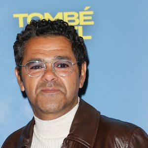 "Mes pensées vont d’abord à la personne qui a perdu la vie, à sa famille, aux blessés, à cette petite fille, aux proches et à tous ceux qui vivent cette terrible épreuve"

Jamel Debbouze - Première du film "Tombé du ciel" au cinéma Pathé Palace à Paris le 8 juin 2026. © Coadic Guirec/Bestimage