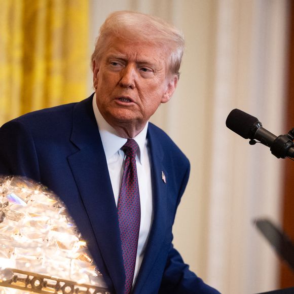 au sujet d'une décision de Donald Trump sur l'utilisation des énergies fossiles.

Le président des États-Unis, Donald J. Trump, s'exprime lors d'une conférence de presse conjointe avec le Premier ministre indien, Narendra Modi, dans la salle Est de la Maison-Blanche à Washington, DC, le 13 février 2025. © Photo Press Service / BESTIMAGE