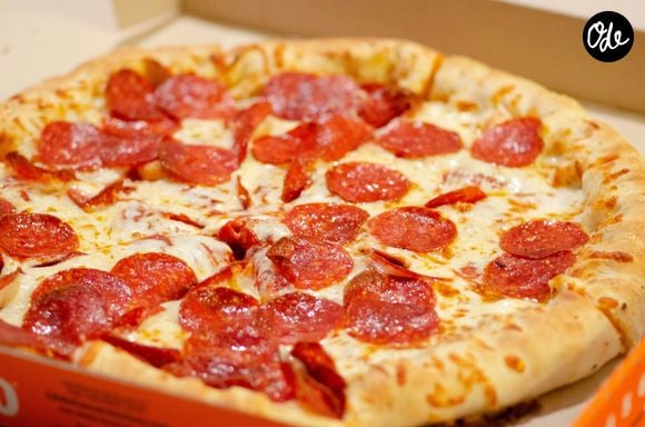 Pizza Hut souffrait en effet d'un modèle historique trop axé sur la consommation sur place et les grands restaurants, alors que le marché exige désormais la livraison à domicile et la vente à emporter. 

Unsplash / Alain Hardman