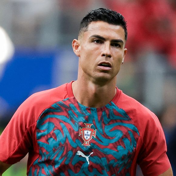 Le Portugais Cristiano Ronaldo observe la scène avant le match de la phase de groupes de la Coupe du Monde de la FIFA 2026 opposant le Portugal à l'Ouzbékistan au Houston Stadium, à Houston, le 23 juin 2026.  © SPP / PsnewZ / Bestimage