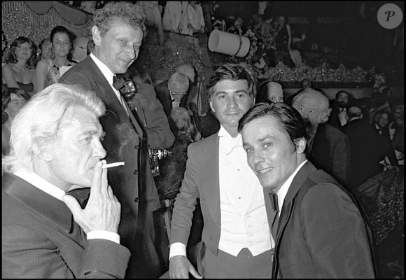 Archives - Jean Marais, Jean-Louis Barrault, Jean-Claude Brialy et Alain Delon au Gala de l'union des artistes.