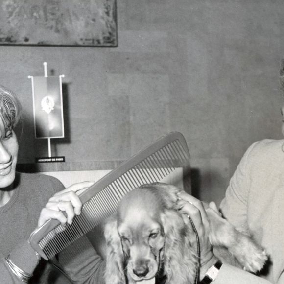 Archives - Sylvie Vartan et Johnny Hallyday à leur arrivée à l'aéroport d'Orly. Le 16 octobre 1965
© Keystone Press Agency / Zuma Press / Bestimage