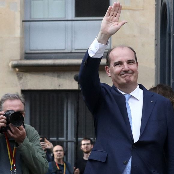 Jean Castex a été Premier ministre durant deux ans

Passation de pouvoirs entre l'ancien Premier ministre français, Jean Castex et la nouvelle Première ministre française, Elisabeth Borne à l Hôtel de Matignon à Paris, France, le 16 mai 2022. © Stéphane Lemouton/Bestimage