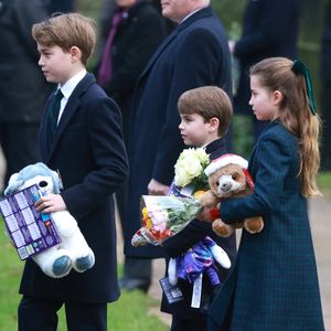 En effet, le couple princier est à Norfolk avec les princes Georges, Louis et la princesse Charlotte.

Prince Louis, Princesse Charlotte, Prince George - La famille royale britannique se rend à la messe de Noël à Sandringham le 25 décembre 2024.  
©Julien Burton / Bestimage