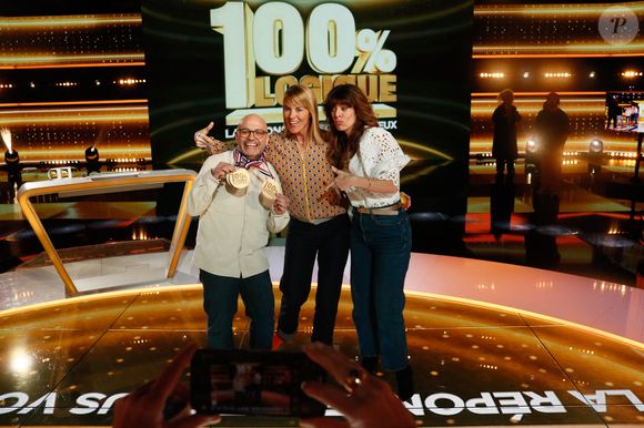 Il est notamment aux commandes de "100% Logique".

Exclusif - Yoann Riou, Nathalie Simon, Magali  Ripoll - Enregistrement de l'émission "100% logique" présentée par C. Feraud et qui sera diffusée le 25 octobre 2025 sur France 2 au studio du Lendit à Saint-Denis, France, le 14 mars 2025. © Christophe Clovis/Bestimage