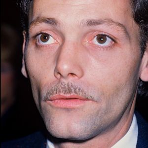 Patrick Dewaere à la première du film "Mille Milliards de dollars". Paris. Le 9 février 1982.
© Bestimage