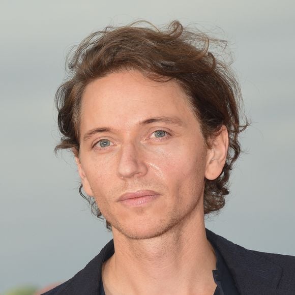 Le chanteur Raphaël - Photocall sur le tapis rouge du festival du film de Cabourg le 16 juin 2018.
© Coadic Guirec / Bestimage