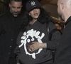 Elle a été vue sortant du César.

Paris, FRANCE Rihanna a été vue en train de quitter le restaurant Cesar après un dîner, faisant une sortie discrète alors qu'elle terminait sa soirée à Paris, portant un sweat à capuche graphique associé à un pantalon noir ample, une casquette des Yankees de New York, et des lunettes de soleil surdimensionnées.