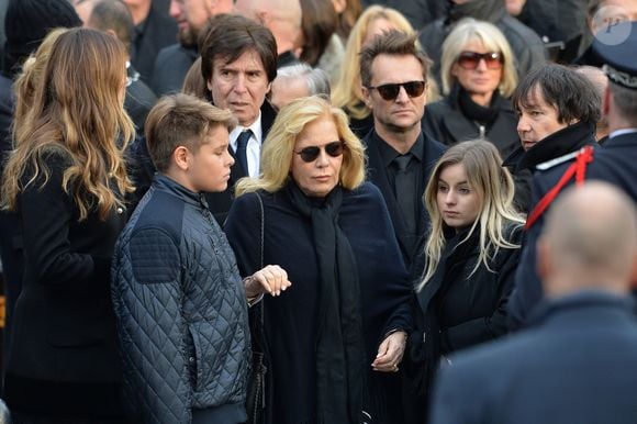 Cameron Smet, Sylvie Vartan, sa fille Darina Scotti, David Hallyday - Sorties de l'église de la Madeleine après les obsèques de Johnny Hallyday à Paris le 9 décembre 2017.
© Veeren / Bestimage