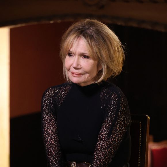 Exclusif - Clémentine Célarié lors de l'enregistrement de l'émission "Olympiascope" au théâtre Antoine, présentée par B.Montiel et diffusée le 2 mai 2025 sur Olympia TV, au théâtre Antoine à Paris, France, le 18 février 2025. © Denis Guignebourg/Bestimage