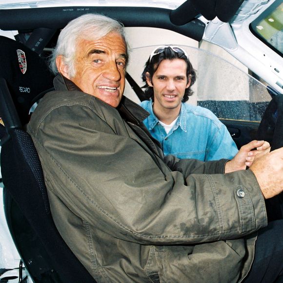 Paul Belmondo a partagé un tendre message sur Instagram en mettant à l'honneur un lieu qui occupe une place toute particulière dans l'histoire de sa famille. 

Archives : Jean Paul Belmondo et son fils Paul présente son équipe @ANGELI-RINDOFF / BESTIMAGE