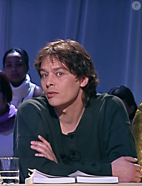 Ses enfants ont pris le relais après la mort d'Ari puis d'Alain Delon

Ari Boulogne (né Christian Aaron Paffgen, fils illégitime d'Alain Delon) dans l'émission "Tout le monde en parle" d'Ardisson en 2001. Ari Boulogne ( fils de la chanteuse Nico, qui a toujours clamé que son père était Alain Delon) est mort chez lui dans le XV eme arrodissement de paris le 20 mai 2023.
© Capture TV France 2 via Bestimage