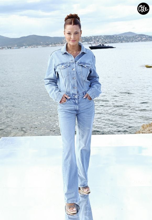L'influenceuse a également expliqué qu'elle souhaitait accepter davantage sa vulnérabilité et cesser de vouloir être forte en permanence.

Caroline Receveur au défilé Etam Croisière 2023 à Saint-Tropez, le 11 mai 2023.

© Rachid Bellak / Bestimage