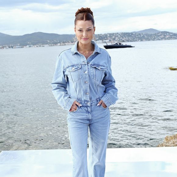 L'influenceuse a également expliqué qu'elle souhaitait accepter davantage sa vulnérabilité et cesser de vouloir être forte en permanence.

Caroline Receveur au défilé Etam Croisière 2023 à Saint-Tropez, le 11 mai 2023.

© Rachid Bellak / Bestimage
