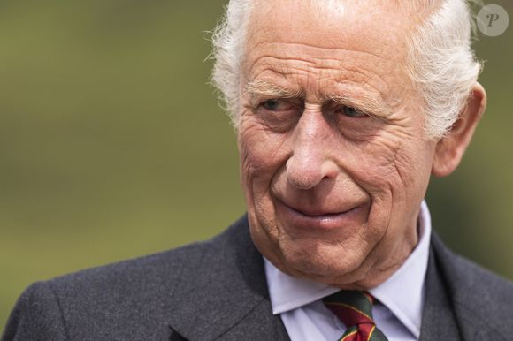 Le roi Charles III a pris un avion dans la journée pour revenir à Clarence House.

Le roi Charles III en visite à Thurso en juillet 2025. © Julien Burton / Bestimage