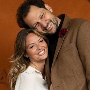 Et suite à leur divorce, il avait tiré un trait sur l'amour. Jusqu'à son coup de coeur pour Gennifer.

Éric Antoine et sa compagne Gennifer Demey au village lors des Internationaux de France de Tennis de Roland Garros 2025, à Paris, France, le 7 juin 2025. © Cyril Moreau/Bestimage