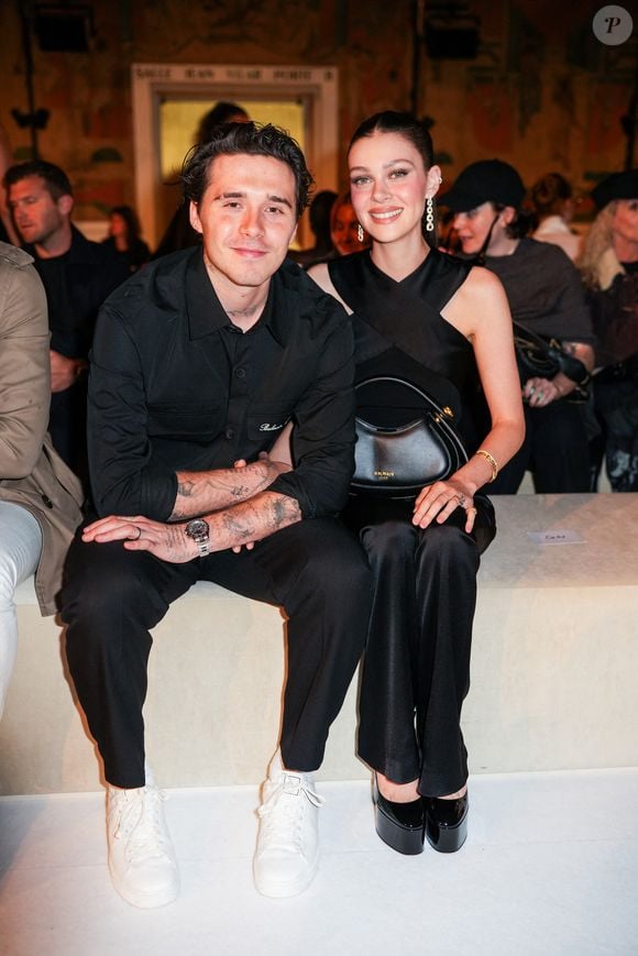 Son fils Brooklyn et sa femme Nicola n'étaient pas de la partie puisqu'il est fâché avec Romeo en raison de sa liaison avec son ex Kim Turnbull

Brooklyn Beckham et sa femme Nicola Peltz - Personnalités au défilé de mode printemps-été 2025 "Balmain" lors de la fashion week de Paris. Le 25 septembre 2024
© Lucia Sabatelli / Bestimage