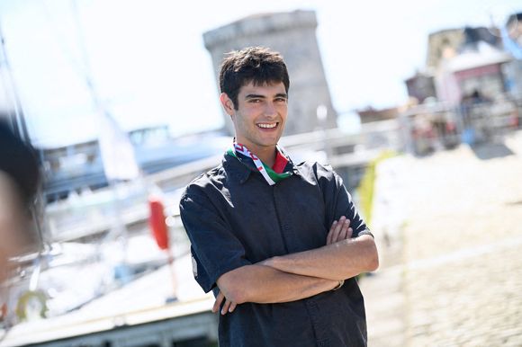 "Je joue actuellement dans une pièce de théâtre et ça va me demander beaucoup de temps", lâche-t-il.

Sylvain Boccara, au photocall Un Si Grand Soleil lors du 26ème Festival de la Fiction de La Rochelle le 14 septembre 2024 à La Rochelle, France. Photo par Franck Castel/ABACAPRESS.COM
