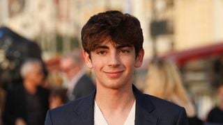Léon Hesby, fils de Patrick Bruel, franchit un nouveau cap dans sa carrière ! Sa mère Amanda Sthers aux premières loges