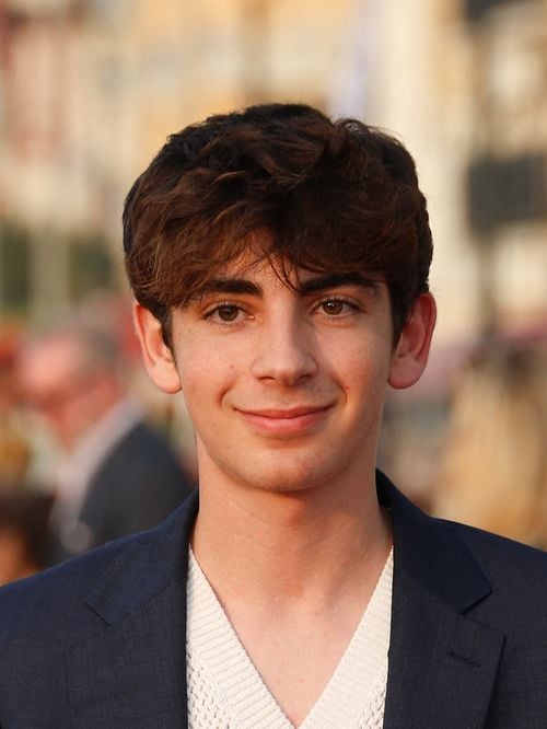 Léon Hesby, fils de Patrick Bruel, franchit un nouveau cap dans sa carrière ! Sa mère Amanda Sthers aux premières loges