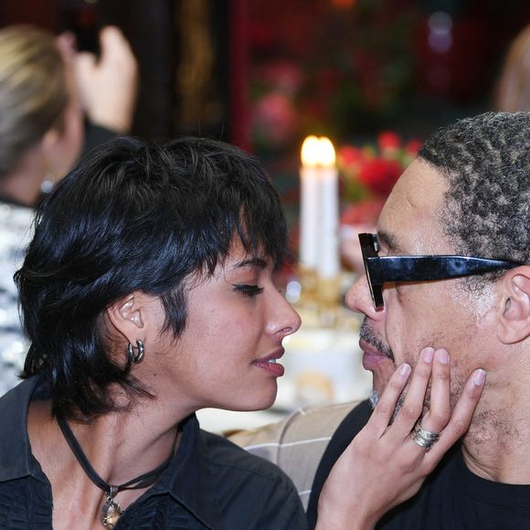 Se sont-ils accordés, avant de prendre la route de la Fashion Week ? Ça, on ne le sait pas. 

JoeyStarr et sa compagne Pauline Latchoumanin lors de la soirée Omar Harfouch "Dîner chez Maxim's" à Paris le 9 octobre 2024. © Rachid Bellak / Bestimage