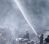 Le premier concernant le crash de l'avion d'Air India à Ahmedabad, en Inde
Les pompiers éteignent les flammes sur le site du crash de l'avion d'Air India à Ahmedabad, dans l'état indien du Gujarat, le 12 juin 2025. Le ministère indien des Affaires étrangères a déclaré que de nombreuses personnes ont perdu la vie dans l'accident de l'avion avec 242 personnes à bord du vol à destination de Londres dans l'État occidental du Gujarat. Photo by Str/Xinhua/ABACAPRESS.COM
