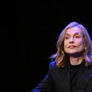 Isabelle Huppert tient une Masterclass lors du 16e Festival du film Lumière à Lyon, France, le 18 octobre 2024. Photo by Julien Reynaud/APS-Medias/ABACAPRESS.COM