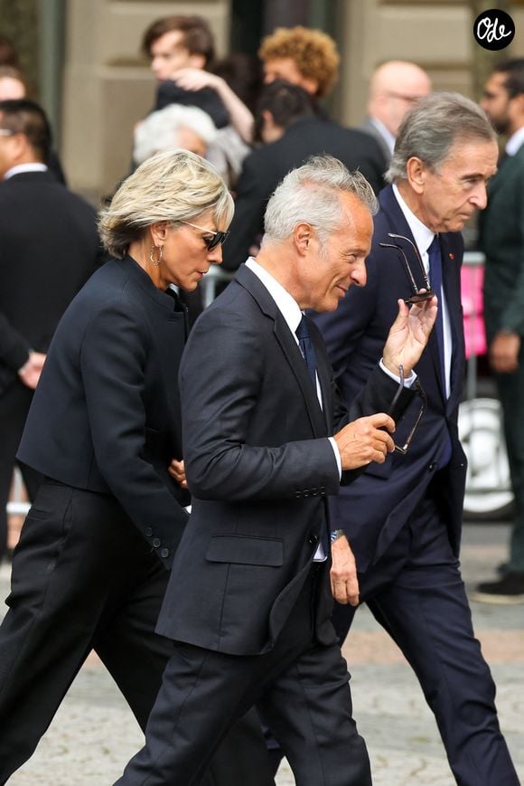 Un moment digne et solennel 

Olivier Bialobos, Bernard Arnault et sa femme Hélène Mercier-Arnault Arrivées aux obsèques de Mathilde Favier en l'église Saint-Sulpice à Paris, le 31 aout 2026. © Dominique Jacovides-Cyril Moreau/Bestimage #
