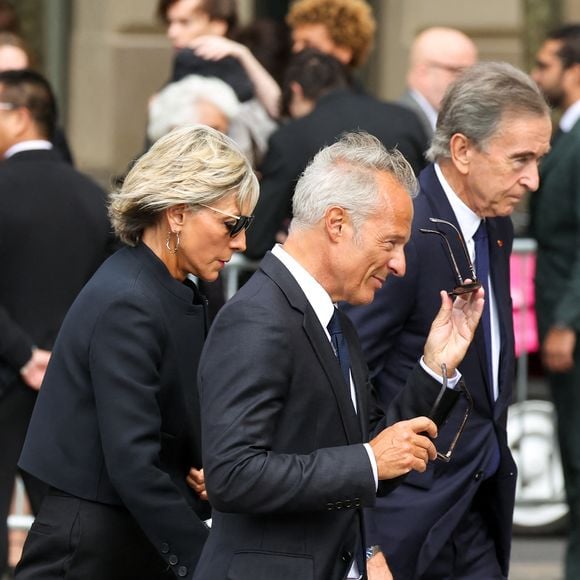 Un moment digne et solennel 

Olivier Bialobos, Bernard Arnault et sa femme Hélène Mercier-Arnault Arrivées aux obsèques de Mathilde Favier en l'église Saint-Sulpice à Paris, le 31 aout 2026. © Dominique Jacovides-Cyril Moreau/Bestimage #