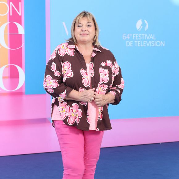 Dans le dernier épisode, Constance et Boris sont confrontés à une enquête complexe après la découverte d’un cadavre dont l’identité reste mystérieuse.

Michèle Bernier - Photocall de "Stagiaire" lors du 64ème Festival de Télévision de Monte Carlo au Grimaldi Forum de Monaco le 14 juin 2025.
© Denis Guignebourg / Bestimage