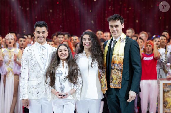 Louis Ducruet remet le « Junior d’Argent » au « Trio Balkanski » - Soirée de clôture du 47ème Festival International du Cirque de Monte-Carlo sous le chapiteau de Fontvieille à Monaco, le 21 janvier 2025. © Olivier Huitel / Pool Monaco / Bestimage