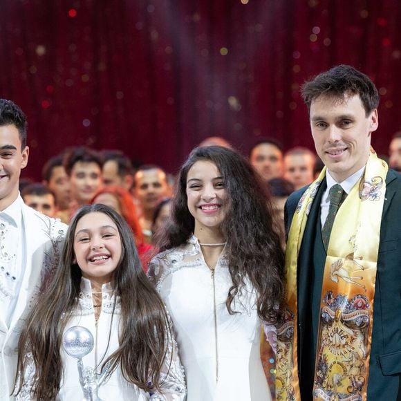 Louis Ducruet remet le « Junior d’Argent » au « Trio Balkanski » - Soirée de clôture du 47ème Festival International du Cirque de Monte-Carlo sous le chapiteau de Fontvieille à Monaco, le 21 janvier 2025. © Olivier Huitel / Pool Monaco / Bestimage