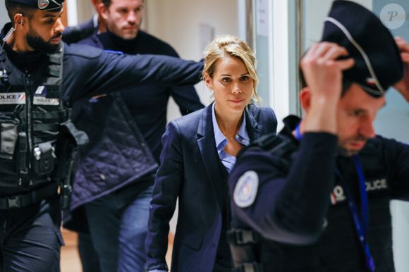 Tiphaine Auzière à la sortie du procès de dix personnes (huit hommes et deux femmes) jugées pour cyberharcèlement sexiste contre La Première Dame B.Macron au tribunal correctionnel de Paris, France, le 27 octobre 2025. A.Pourson-Atlan, publiciste de 41 ans, connu sur les réseaux sociaux sous le nom de "Zoé Sagan", est un des personnages-clés de cette affaire, dans laquelle il est défendu par maître, J.Branco. Cette campagne de haine en ligne, relayant la fausse information selon laquelle la femme du chef de l'Etat serait un homme transgenre, a poussé la première dame de France à porter plainte en août 2024. © Julien Sarkissian/Bestimage