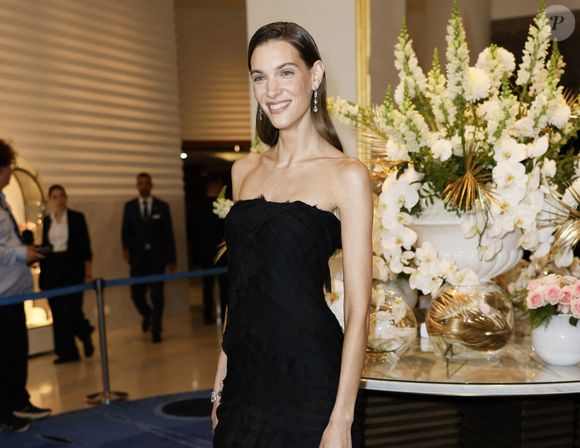Charlotte Cardin quitte l'Hôtel Martinez pour assister à une projection officielle en amont du 78ème Festival de Cannes le 23 mai 2025 à Cannes, France. Photo de Marco Piovanotto/ABACAPRESS.COM
