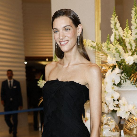 Charlotte Cardin quitte l'Hôtel Martinez pour assister à une projection officielle en amont du 78ème Festival de Cannes le 23 mai 2025 à Cannes, France. Photo de Marco Piovanotto/ABACAPRESS.COM