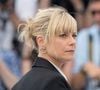 Le choix du cadeau était délibéré : Mitterrand et Marina Foïs partagent les mêmes initiales, M et F.

Marina Foïs au photocall du film "L'Atelier" lors du 70e Festival International du Film de Cannes, France, le 22 mai 2017. © Borde-Jacovides-Moreau/Bestimage