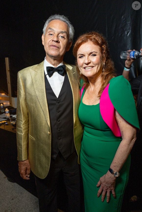 "Sarah sera toujours aux côtés d'Andrew, elle l'aimera toujours", a déclaré une source à "Page Six".

Exclusif - Andrea Bocelli, Sarah Ferguson, duchesse d’York - Dîner de charité "Knights of Charity" au Château de la Croix des Gardes à Cannes le 17 juillet 2025. L’emblématique Château de la Croix des Gardes, à Cannes, a accueilli une nouvelle édition du prestigieux Knights of Charity Gala, placé sous la direction du philanthrope M. Gatsby.
Dans le cadre enchanteur de la Riviera française, la soirée a réuni de grandes figures du monde de la philanthropie, de la culture et des arts, rassemblées autour d’un message fort :
« Lors du Knights of Charity Gala de cette année, nous avons embrassé la conviction que la générosité est la clé de notre avenir : Ensemble, nous pouvons avoir un impact significatif », a déclaré M. Gatsby.
Parmi les invités de marque figuraient Sa Grâce Sarah Ferguson, Duchesse d’York, K. Liljegren, A. Love Geary, A.y Benson, I.Fontana, J. Ali et C. Bruna, aux côtés de nombreux mécènes, acteurs du changement et amis de la cause venus du monde entier.
Les performances musicales d’A. Bocelli, S. Sledge, S. II Soul et R. Thicke ont insufflé à la soirée une énergie artistique et émotionnelle inoubliable.
Nous avons eu l’honneur de compter ULYSSIA comme partenaire principal de cette édition, soulignant ainsi l’importance des causes soutenues et l’engagement partagé en faveur d’un impact durable.
Nos plus sincères remerciements vont à F.Binder, Président d’ULYSSIA, pour sa générosité exceptionnelle.
Nous adressons également notre profonde gratitude à Monsieur Chris Parker, propriétaire du Château de la Croix des Gardes, dont le soutien précieux a rendu possible la tenue de cet événement extraordinaire.
La soirée a été sublimée par une sélection raffinée de Champagnes G. Verlet, de vins de Pomerol Château Enclos Haut Mazeyres, ainsi que de vins blancs et rosés du Baron de Monte Carlo.
Moment phare de l’événement, la vente aux enchères caritative, animée par le célèbre commissaire- priseur S. de Pury, a permis de récolter des fonds importants au profit d’un large éventail d’organisations œuvrant pour des causes humanitaires, sociales et environnementales majeures. © Cyril Moreau/Bestimage