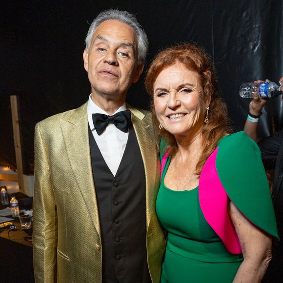"Sarah sera toujours aux côtés d'Andrew, elle l'aimera toujours", a déclaré une source à "Page Six".

Exclusif - Andrea Bocelli, Sarah Ferguson, duchesse d’York - Dîner de charité "Knights of Charity" au Château de la Croix des Gardes à Cannes le 17 juillet 2025. L’emblématique Château de la Croix des Gardes, à Cannes, a accueilli une nouvelle édition du prestigieux Knights of Charity Gala, placé sous la direction du philanthrope M. Gatsby.
Dans le cadre enchanteur de la Riviera française, la soirée a réuni de grandes figures du monde de la philanthropie, de la culture et des arts, rassemblées autour d’un message fort :
« Lors du Knights of Charity Gala de cette année, nous avons embrassé la conviction que la générosité est la clé de notre avenir : Ensemble, nous pouvons avoir un impact significatif », a déclaré M. Gatsby.
Parmi les invités de marque figuraient Sa Grâce Sarah Ferguson, Duchesse d’York, K. Liljegren, A. Love Geary, A.y Benson, I.Fontana, J. Ali et C. Bruna, aux côtés de nombreux mécènes, acteurs du changement et amis de la cause venus du monde entier.
Les performances musicales d’A. Bocelli, S. Sledge, S. II Soul et R. Thicke ont insufflé à la soirée une énergie artistique et émotionnelle inoubliable.
Nous avons eu l’honneur de compter ULYSSIA comme partenaire principal de cette édition, soulignant ainsi l’importance des causes soutenues et l’engagement partagé en faveur d’un impact durable.
Nos plus sincères remerciements vont à F.Binder, Président d’ULYSSIA, pour sa générosité exceptionnelle.
Nous adressons également notre profonde gratitude à Monsieur Chris Parker, propriétaire du Château de la Croix des Gardes, dont le soutien précieux a rendu possible la tenue de cet événement extraordinaire.
La soirée a été sublimée par une sélection raffinée de Champagnes G. Verlet, de vins de Pomerol Château Enclos Haut Mazeyres, ainsi que de vins blancs et rosés du Baron de Monte Carlo.
Moment phare de l’événement, la vente aux enchères caritative, animée par le célèbre commissaire- priseur S. de Pury, a permis de récolter des fonds importants au profit d’un large éventail d’organisations œuvrant pour des causes humanitaires, sociales et environnementales majeures. © Cyril Moreau/Bestimage