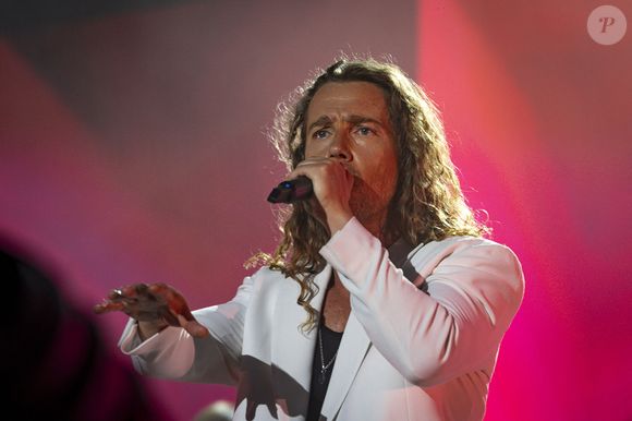 Son fils de 4 ans, déjà passionné de piano, profite d’une enfance protégée, loin de Paris que l’artiste juge trop anxiogène.

Julien Doré en concert au festival du Printemps de Pérouges au Château de Saint-Maurice-de-Rémens (01) le 25 juin 2025. © Sandrine Thesillat / PsNewZ / Bestimage