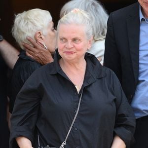 on a pu constater qu’elle est apparue beaucoup plus en forme que lors de ses précédentes sorties.

Isabelle Nanty, semble aller beaucoup mieux depuis son grave accident en VTC sur l'autoroute A10, à la sortie des obsèques de la chanteuse Guesch Patti au Crématorium du Père-Lachaise à Paris, France, le 3 juillet 2026. Isabelle Nanty a accompagné son amie la chanteuse Guesch Patti jusqu'à son dernier souffle. © Bestimage