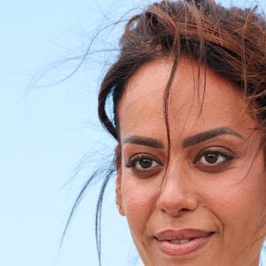 leur révélant au passage la surprenante et douloureuse raison pour laquelle elle ne s’est pas présentée à l’heure au rendez-vous.

Amel Bent pose lors du photocall "Ma frere" au 78ème Festival de Cannes au Palais des Festivals le 22 mai 2025 à Cannes, France. Photo by Shootpix/ABACAPRESS.COM
