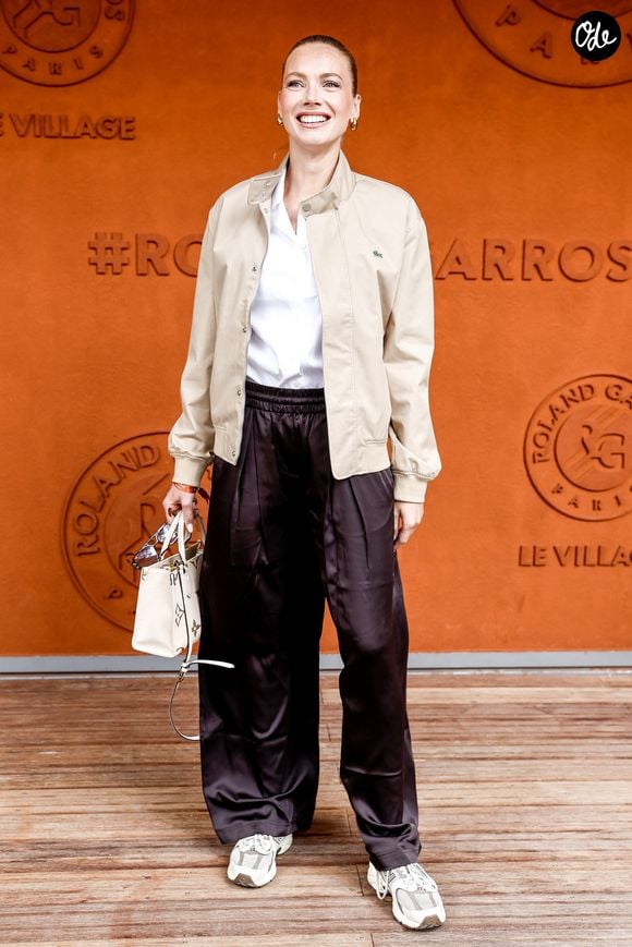 Les internautes ont particulièrement remarqué le tendre message laissé par l’ancienne Miss France.

Amandine Petit au photocall du village lors des Internationaux de France de Tennis de Roland Garros 2026, à Paris, France, le 4 juin 2026. © Jacovides-Moreau/Bestimage