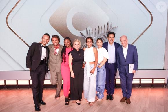 Exclusif - Mohamed Bouhafsi, Bertrand Chameroy, Fanta Kebe, Anne-Elisabeth Lemoine, Amel Bent, Shirel Nataf, Patrick Cohen, Pierre Lescure sur le plateau de l'émission "C à vous" lors du 78ème Festival International du Film de Cannes, France, le 22 mai 2025. © Jack Tribeca/Bestimage