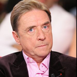 Il y a dix-sept ans, Pascal Sevran s’éteignait des suites d’une longue maladie
Archives - Pascal Sevran lors de l'enregistrement de "Vivement Dimanche" © Guillaume Gaffiot/Bestimage