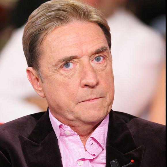 Il y a dix-sept ans, Pascal Sevran s’éteignait des suites d’une longue maladie

Archives - Pascal Sevran lors de l'enregistrement de "Vivement Dimanche" © Guillaume Gaffiot/Bestimage