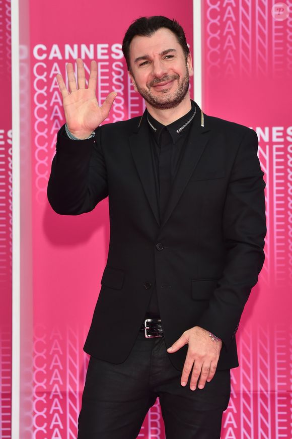 Ce nouvel enquêteur n'est autre que Michaël Youn ! 

Michaël Youn durant la soirée d'ouverture de la compétition du Canneseries, le 7 avril 2018.

Photo : Bruno Bebert / Bestimage