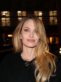 8000 m² de terrain, 6 chambres et 10 salles de bains... : Angelina Jolie met en vente sa propriété à Los Angeles pour une somme faramineuse