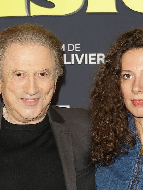 Michel Drucker est un précieux soutien pour sa petite-fille Rebecca, elle a eu une actualité importante récemment  : "Il m’a fait répéter chez lui"
