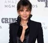Elle privilégie les exercices au poids du corps, le yoga et le Pilates.

10 février 2026 – Los Angeles, Californie – Halle Berry. Avant-première mondiale du film Crime 101, produit par Amazon MGM Studios, organisée au United Theater on Broadway, à Los Angeles. Photo Press Service / BESTIMAGE
