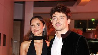 À quelques jours du Grand Prix de Monaco, Charles Leclerc profite de Cannes avec Alexandra
